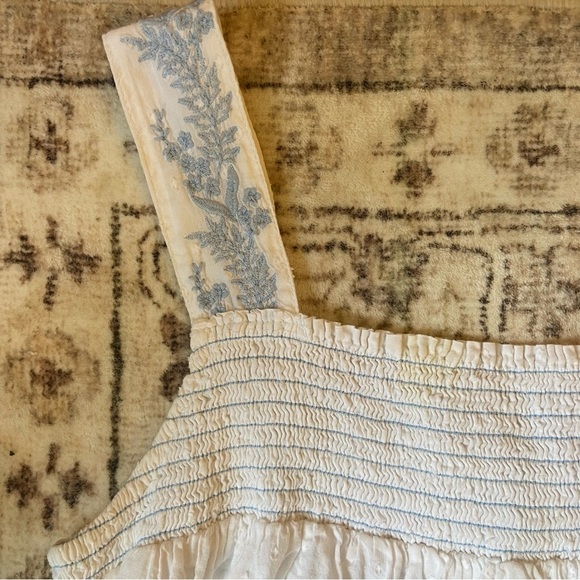 White and Blue Flowy Breezy Floral Praire Dress - Picture 3 of 8